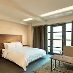 E-Hotel
